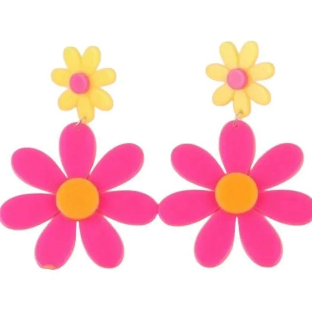Adorable Flower Earrings - Picture 5 of 5